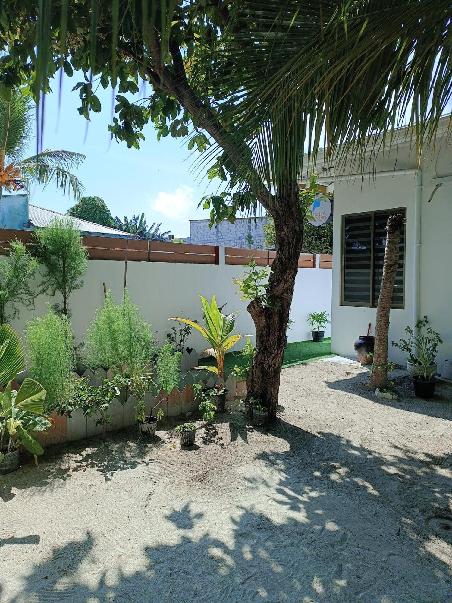 Manta Sky Inn Dharavandhoo Exterior foto