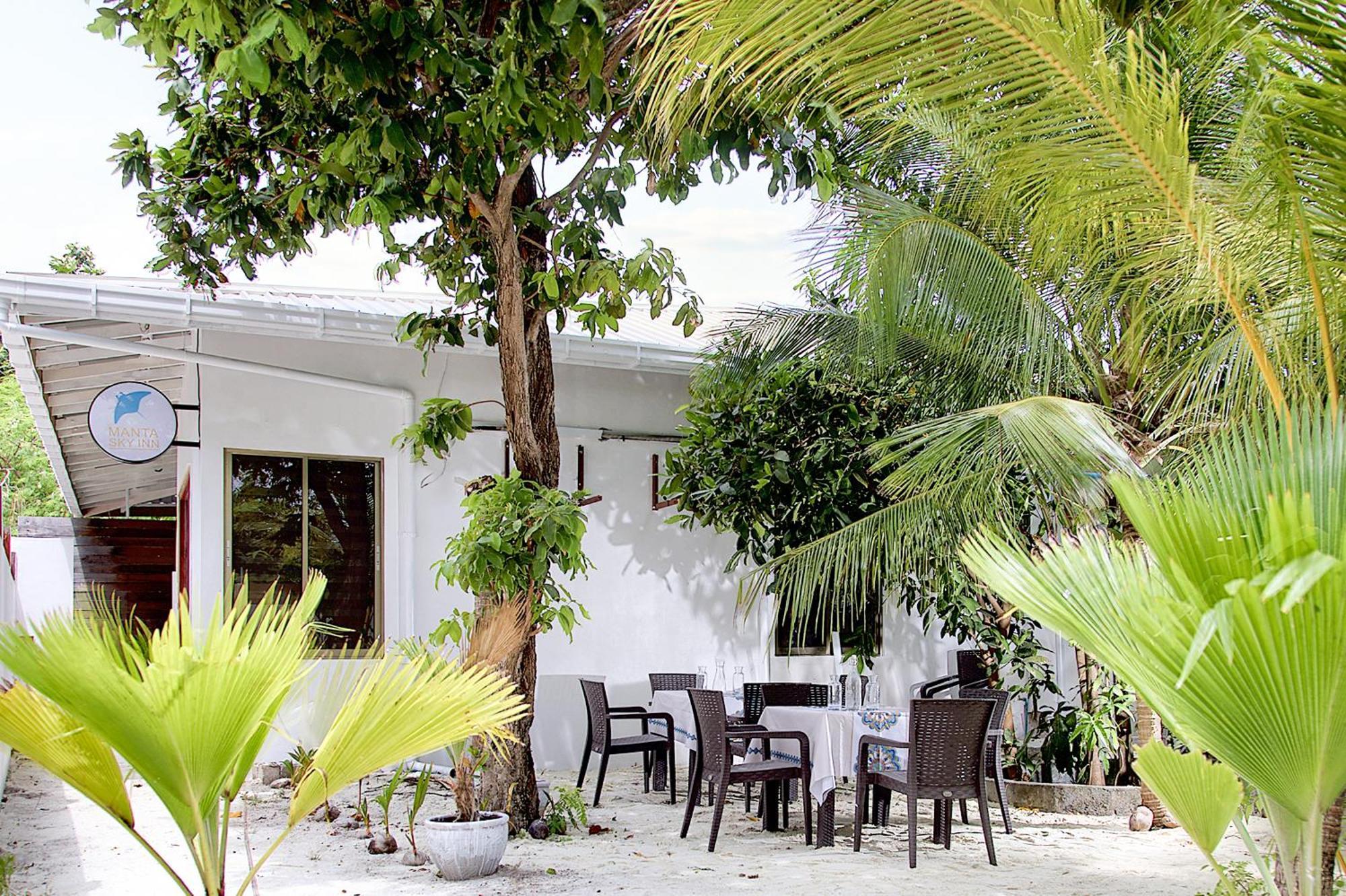 Manta Sky Inn Dharavandhoo Exterior foto